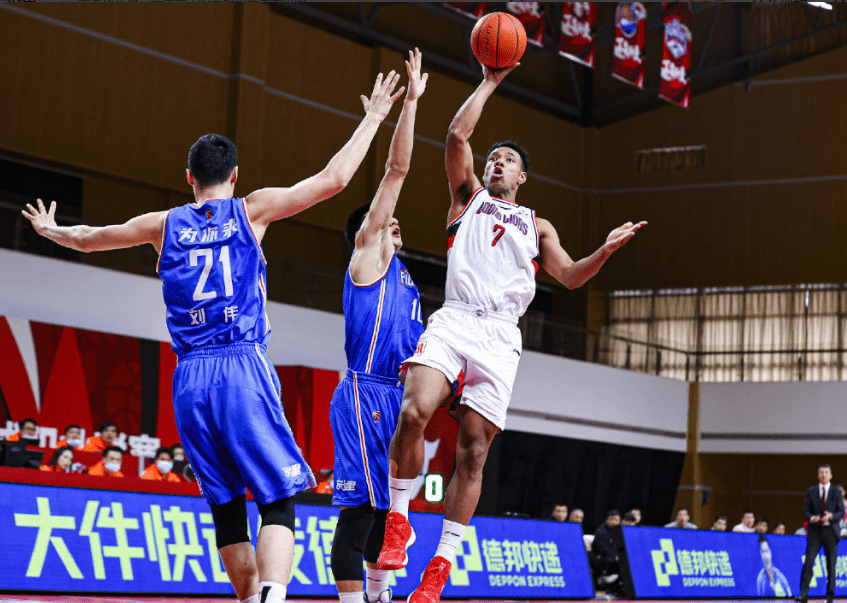 包含美洲篮球赛场上演三连胜，实力雄厚的词条