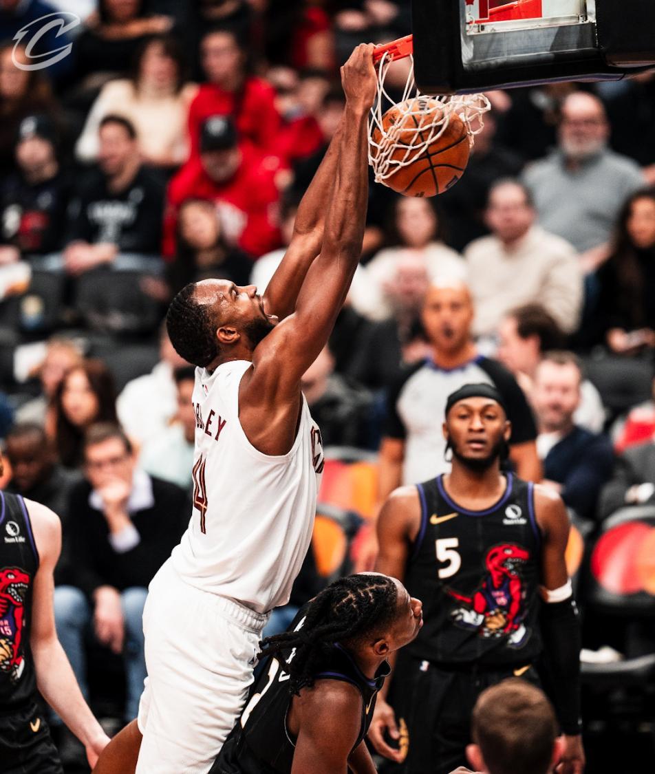 爱游戏官网-猛龙勇夺关键一胜，新秀表现出色