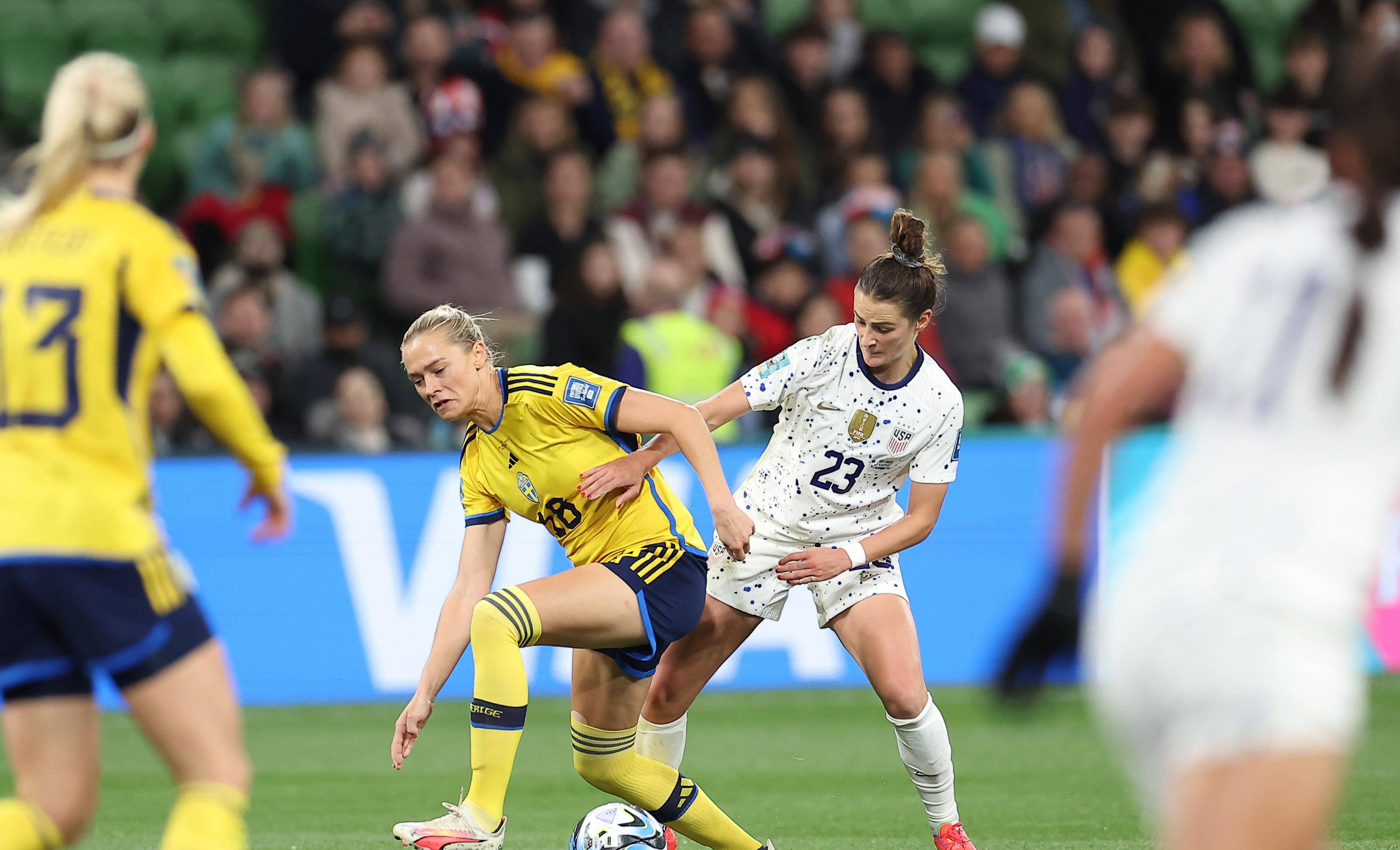 包含阿根廷女足队将在本地举行展览赛事，邀请社区观赏的词条